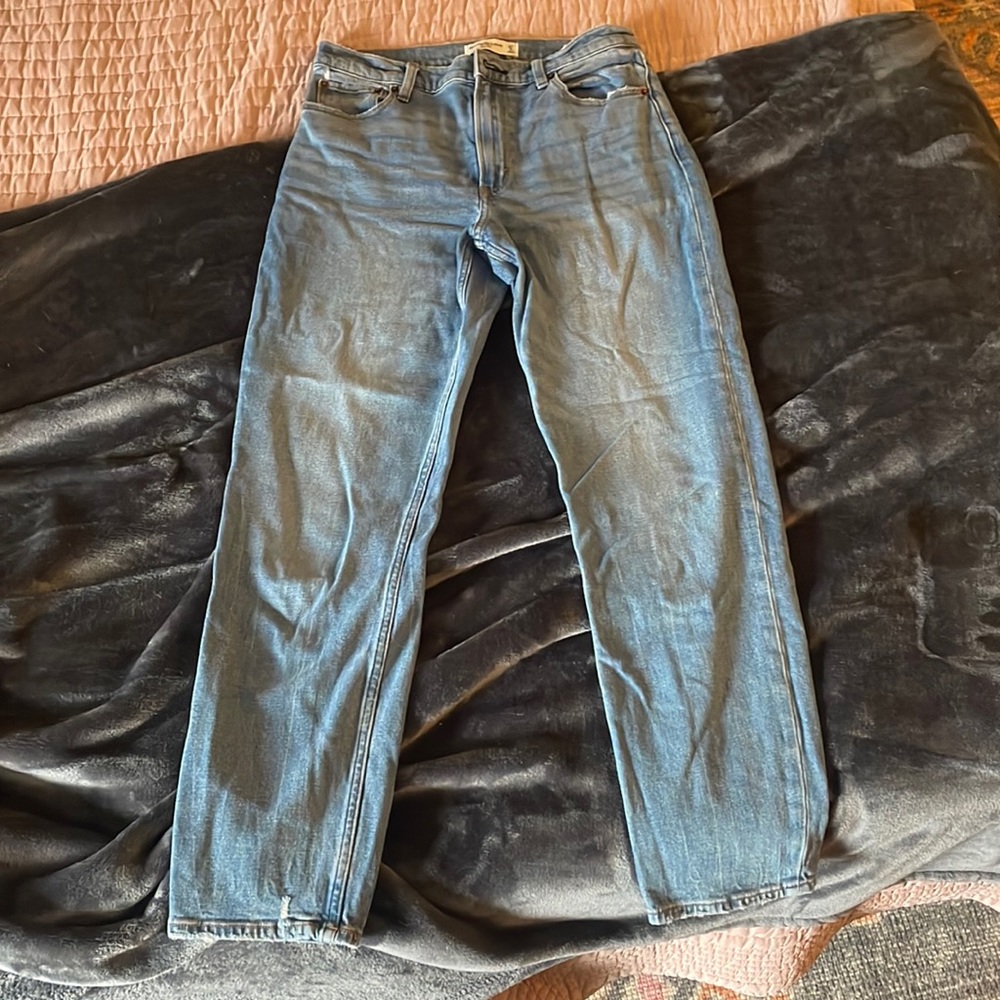 Abercrombie & Fitch High Rise Mom Jean